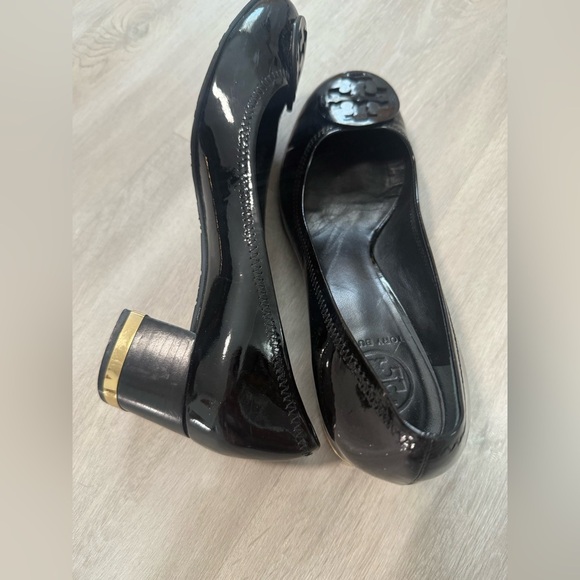 Tory Burch Amy Patent Leather Block Heel Pumps Black Gold Trim Logo Size 8 M - Picture 14 of 16